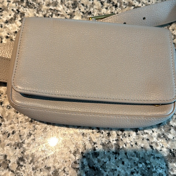 Auxiliary belt bag by Aritzia. - Picture 5 of 11